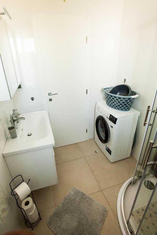 Apartment Little Violet - Balcony & Free Parking Zadar Exterior foto